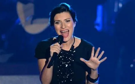 Le Concert Épique de Laura Pausini: Une Fête Ivre de Melodie et d'Emotion!