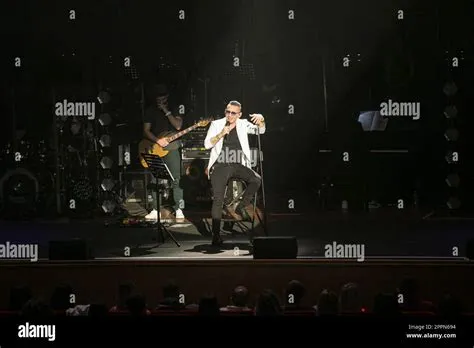 Le Concert Lune Mystérieuse de Kekko Silvestre: Une Nuit Italienne Magique à Paris!