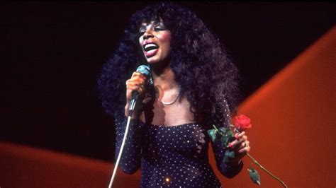 Le Grand Débat: Dilemme de Donna Summer face à la censure et l’émancipation artistique